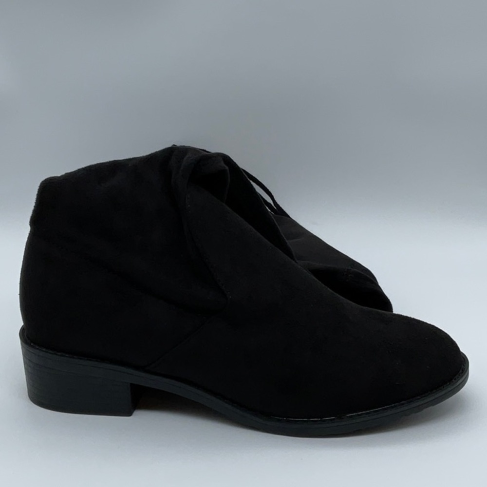 Over the knee boot black suede with tie